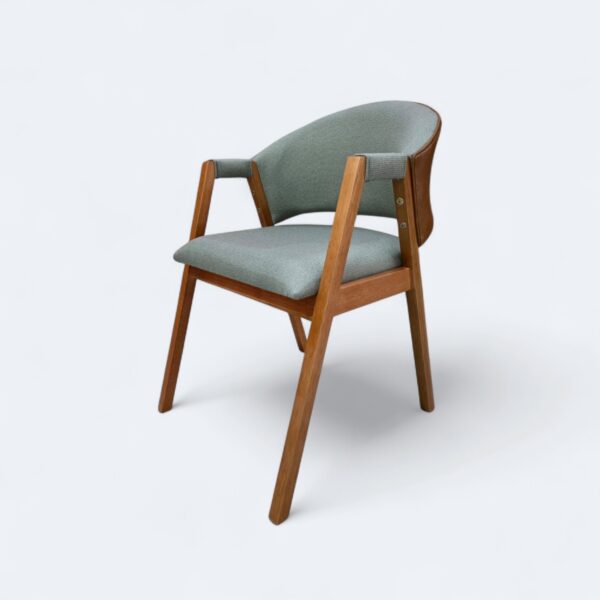 Cadeira London Amêndoa com Estofado em Linho Verde com Courissimo Caramelo