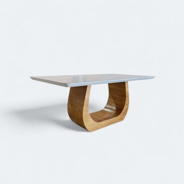 1 Mesa Emirados Amêndoa com Tampo de Vidro Off White 160 x 90 - 06 Lugares