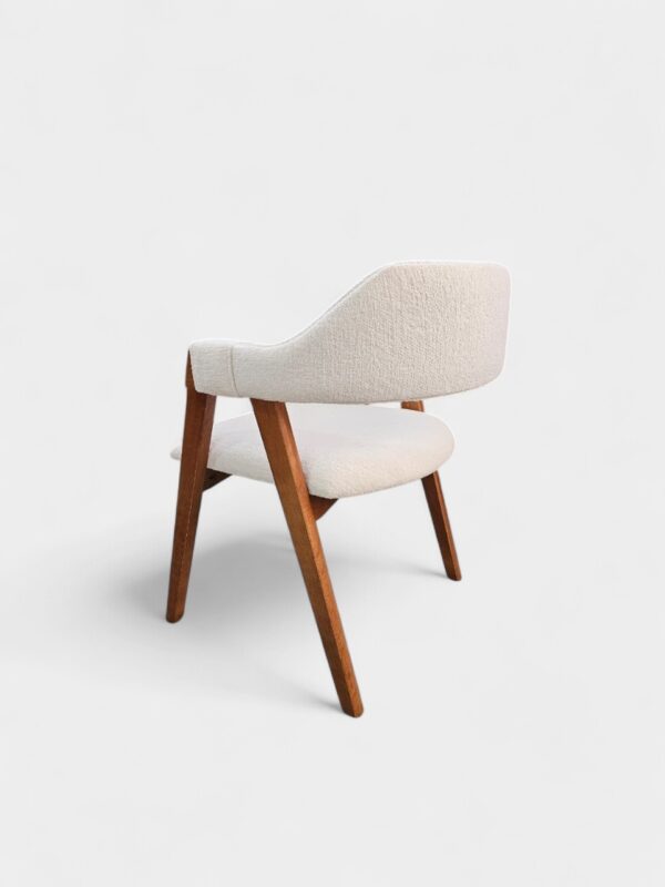 1 Cadeira Safira Amêndoa com Estofado em tecido na Concha em Boucle Branco