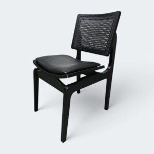 Cadeira Florença Preto com Estofado em Courissimo Preto e Encosto Rattan
