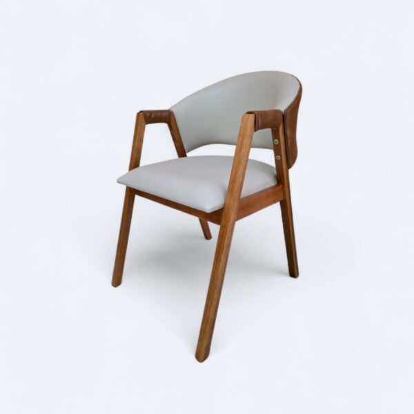 Cadeira London Amêndoa com Estofado em Courissimo Bege com Courissimo Caramelo