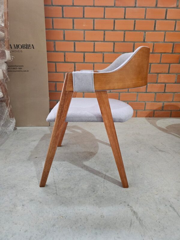 WhatsApp Image 2026-02-26 at 08.19.23 (3) Cadeira Safira Amêndoa com Estofado em Boucle Cinza 1020-05