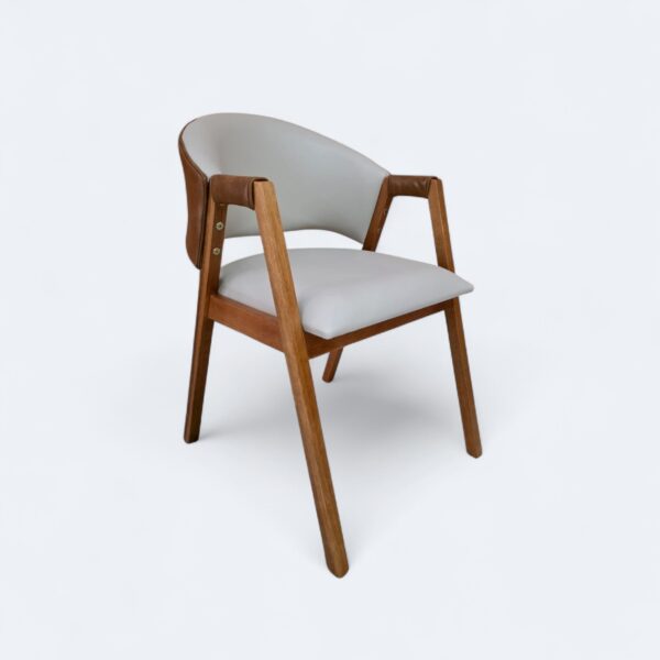 Cadeira London Amêndoa com Estofado em Courissimo Bege com Courissimo Caramelo