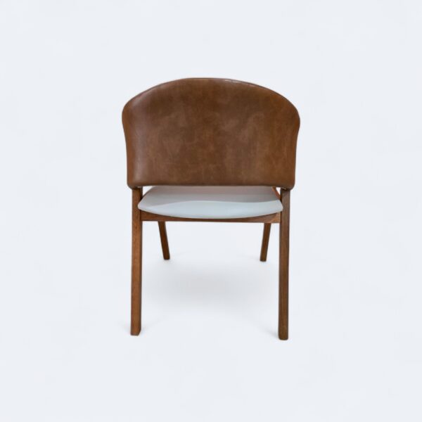 Cadeira London Amêndoa com Estofado em Courissimo Bege com Courissimo Caramelo