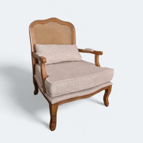 Poltrona King Amêndoa com Estofado em Linho Cinza e Encosto Rattan