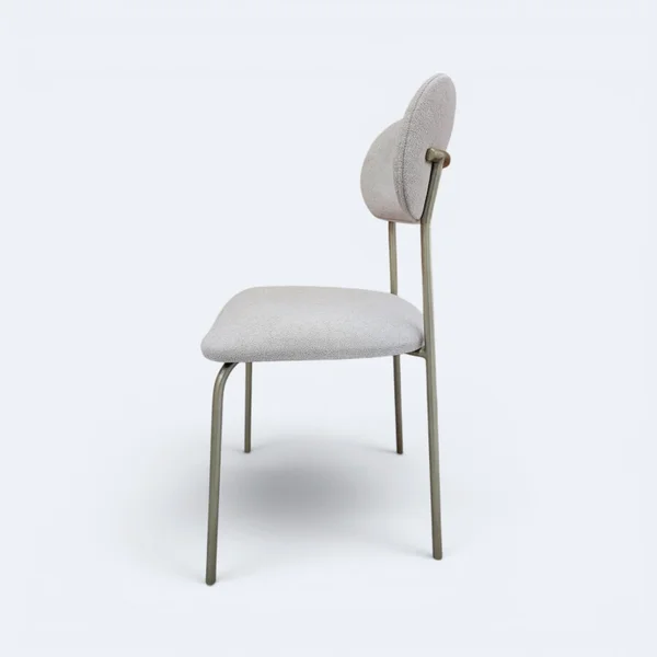 Cadeira Serena em Metal Champagne com Estofado em Boucle Bege