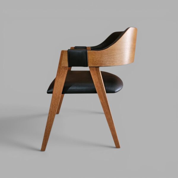 Conjunto Treviso Amendoa 260×130 + 08 Cadeira Safira Amêndoa com estofado em Courissimo Preto