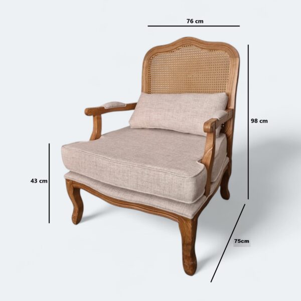Poltrona King Amêndoa com Estofado em Linho Cinza e Encosto Rattan