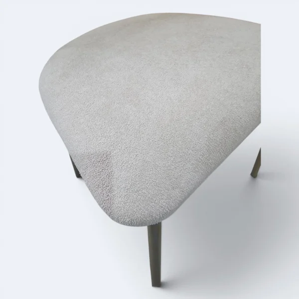 Cadeira Serena em Metal Champagne com Estofado em Boucle Bege
