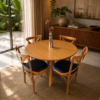 Conjunto Ambar Mesa 100 cm Mel com Cadeiras Treviso Mel com estofado em Facto Preto