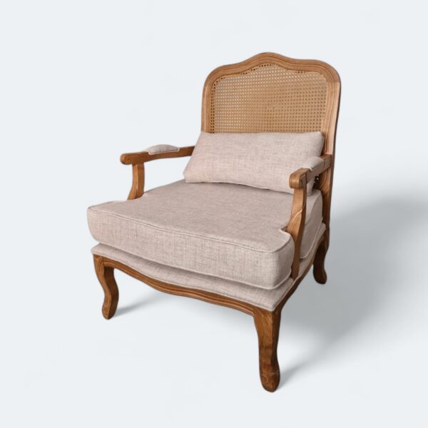 Poltrona King Amêndoa com Estofado em Linho Cinza e Encosto Rattan