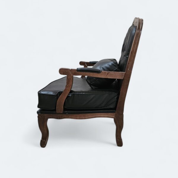 Poltrona King Pinhão com Estofado em Courissimo Preto