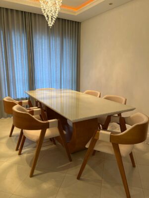 Conjunto Emirados 180x100 + 06 Cadeiras Safira Cadeira Safira Amêndoa com Estofado em Courissimo Bege