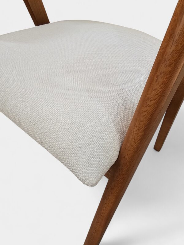 WhatsApp Image 2025-07-23 at 14.48-Photoroom (4) Conjunto Emirados Amêndoa com Tampo Vidro Off White 160x90 + 04 Cadeiras Safira Courissimo Bege