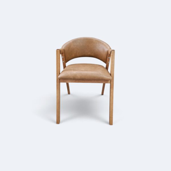 Cadeira London Madeira Maciça Amêndoa com Estofado em Courissimo Caramelo e detalhe Canelado
