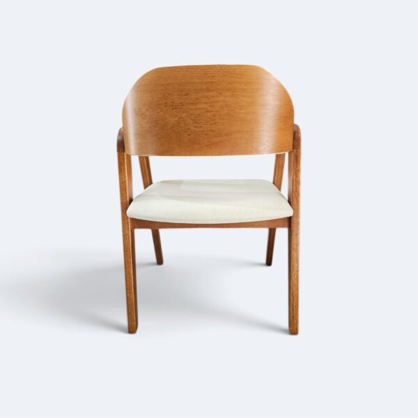 Cadeira Sorrento em Madeira Maciça Amêndoa Linho Off White Art. 1090/01